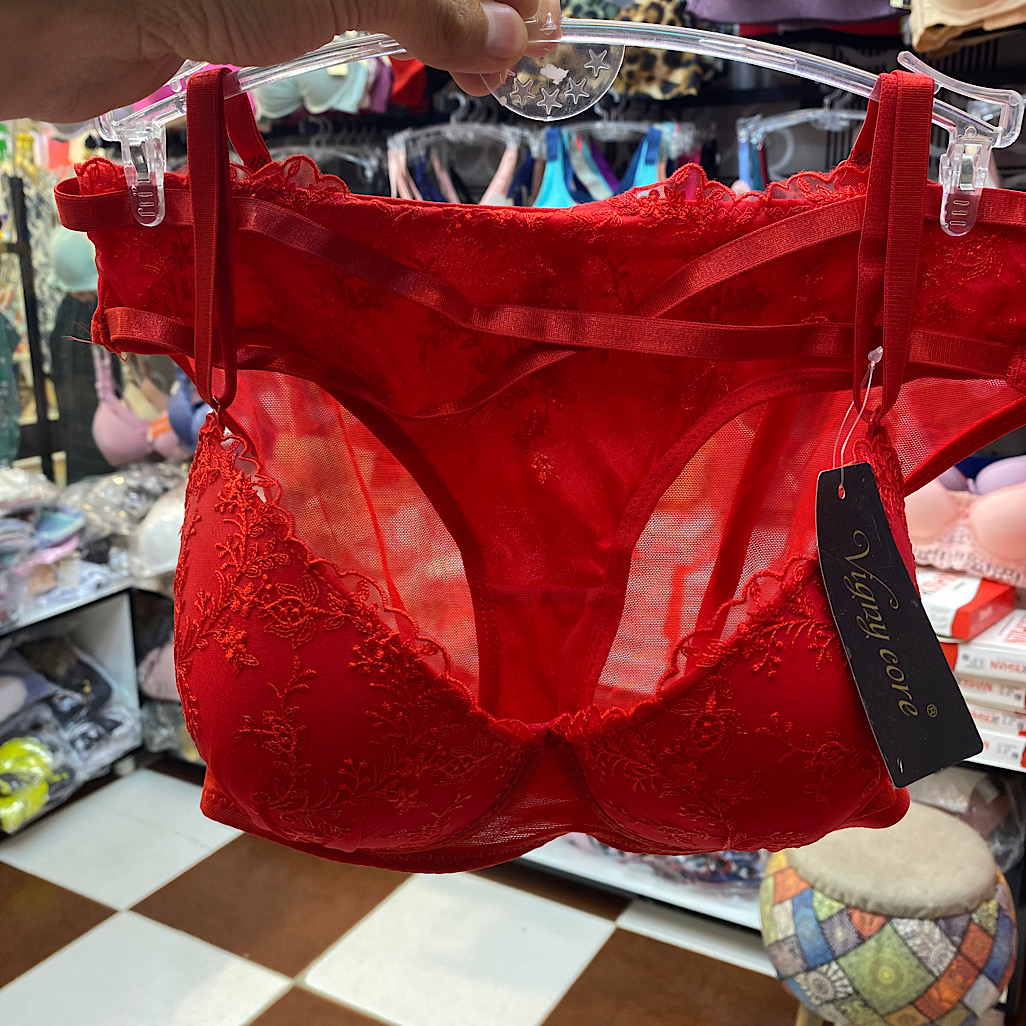 ست قرمز رنگ